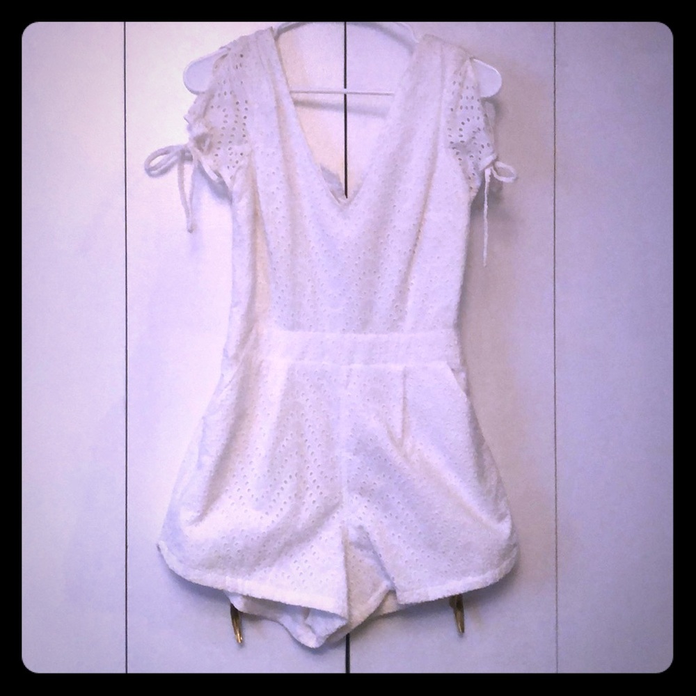 White lace romper!💕